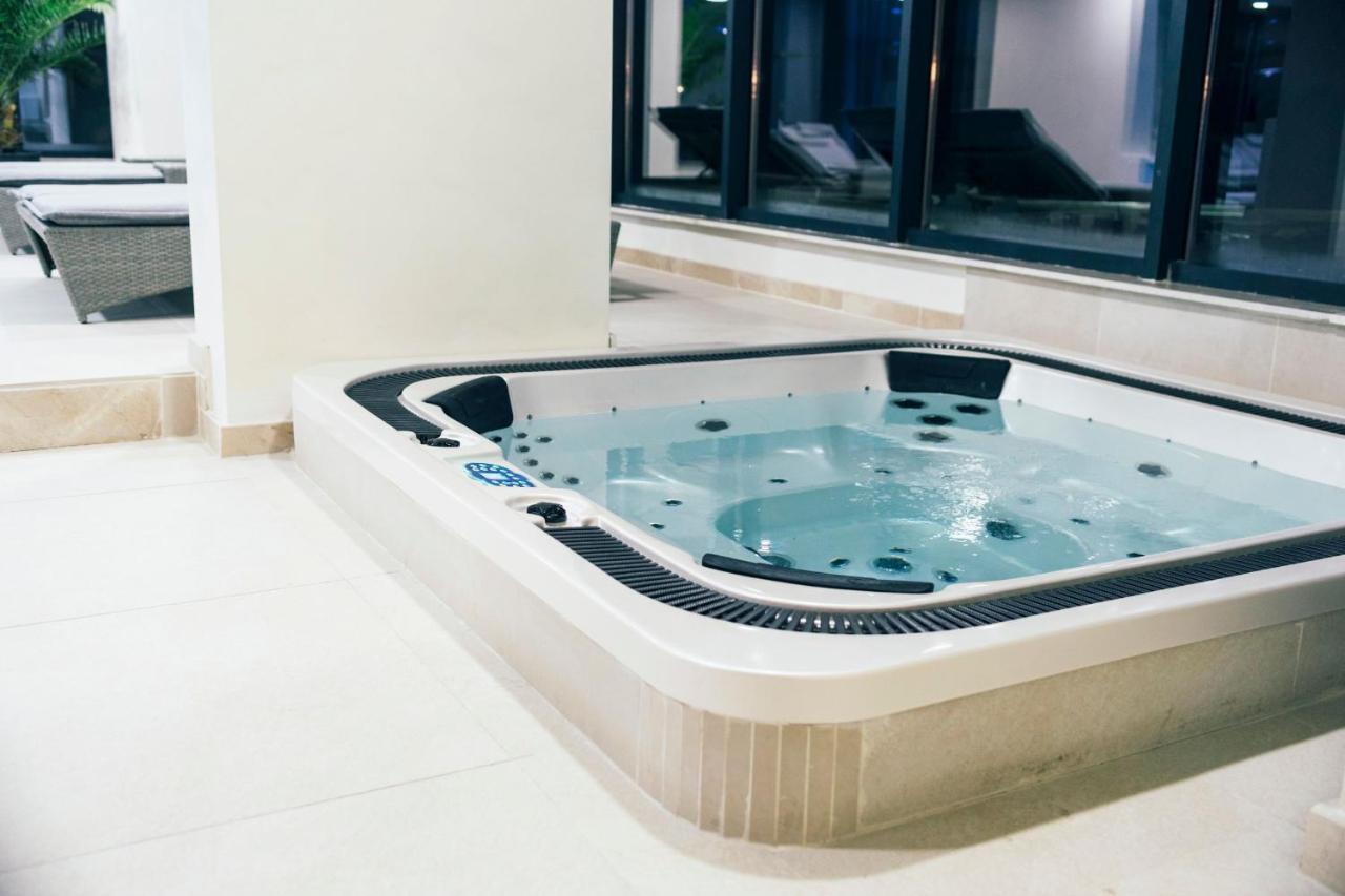 Alezzi Majestic Apartments 97 Navodari Ngoại thất bức ảnh